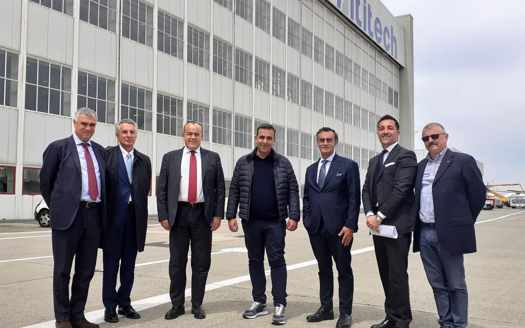 IL SENATORE SILVESTRONI VISITA I NOSTRI HANGAR