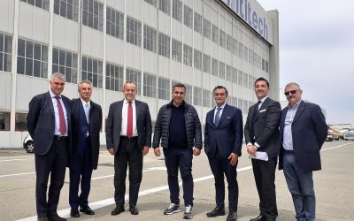 IL SENATORE SILVESTRONI VISITA I NOSTRI HANGAR