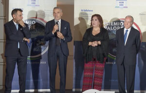 Gianni Letta consegna a Gianni Lettieri il Premio Associazione Valore Uomo 2023